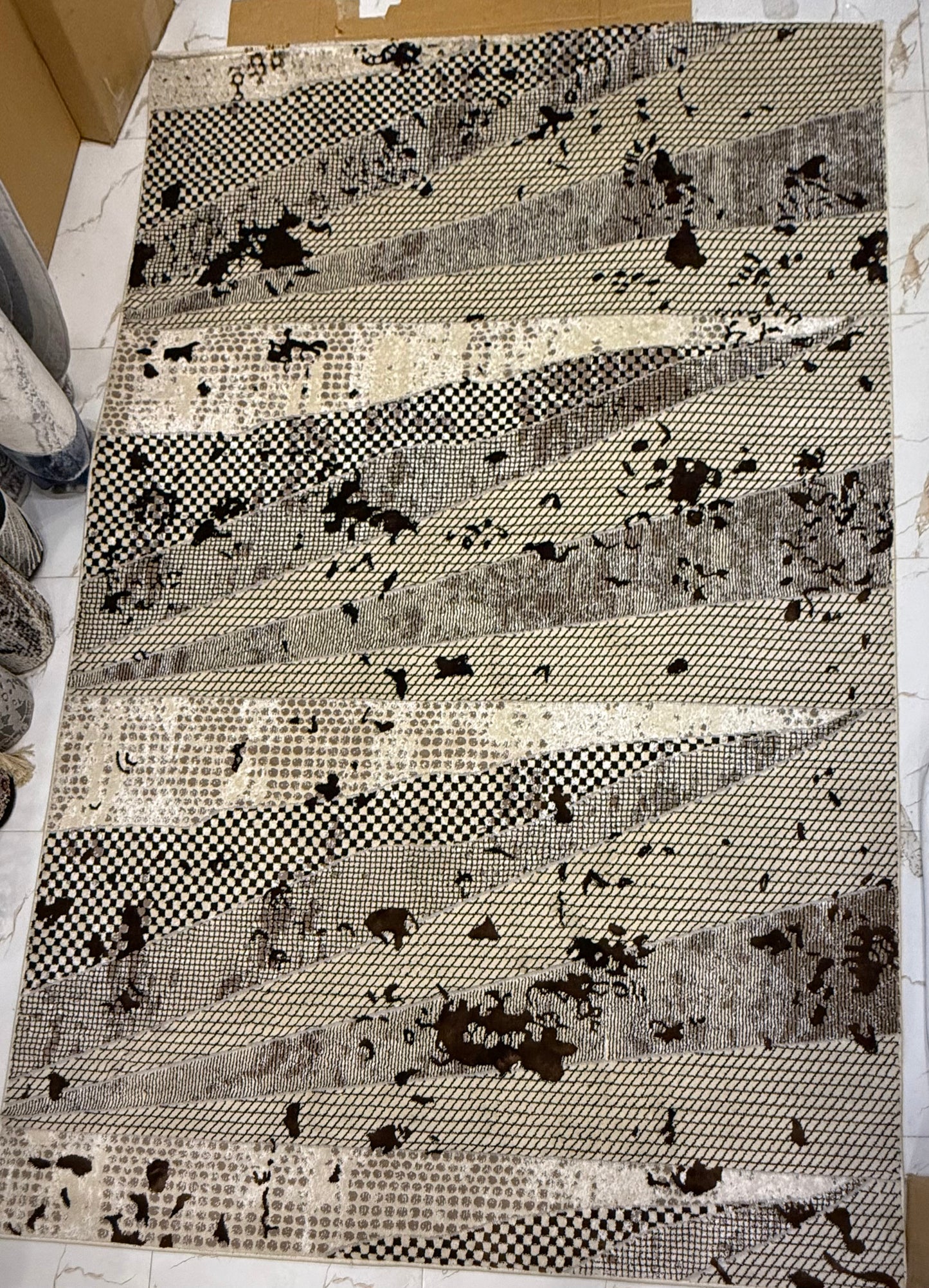 Rug - 6.5ft * 9.5ft